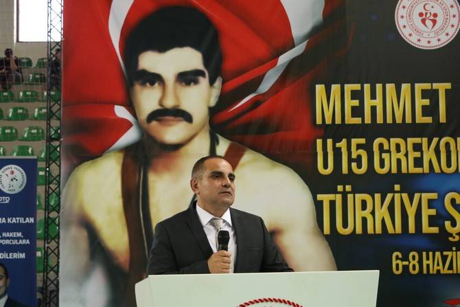 Rize'de 15 Yaş Altı Grekoromen Güreş Türkiye Şampiyonası devam ediyor 12