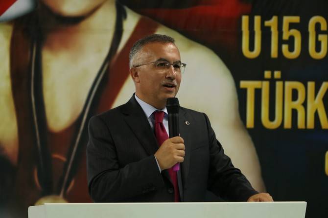 Rize'de 15 Yaş Altı Grekoromen Güreş Türkiye Şampiyonası devam ediyor 14