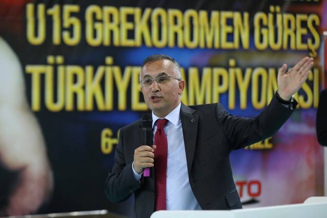 Rize'de 15 Yaş Altı Grekoromen Güreş Türkiye Şampiyonası devam ediyor 5