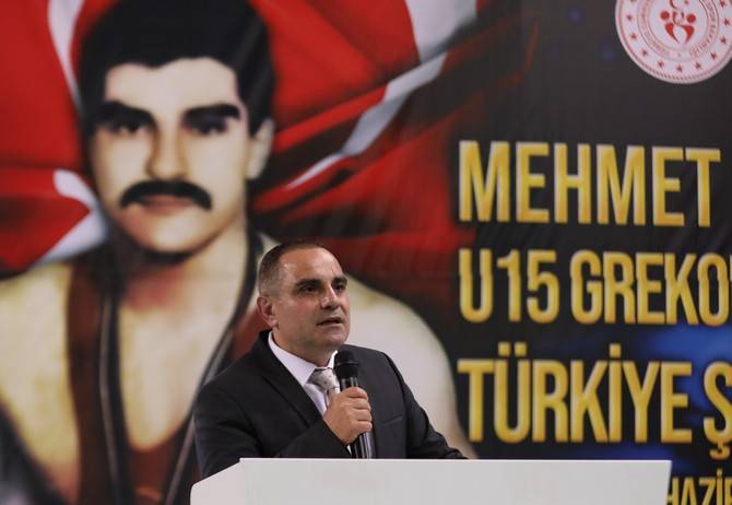 Rize'de 15 Yaş Altı Grekoromen Güreş Türkiye Şampiyonası devam ediyor 7