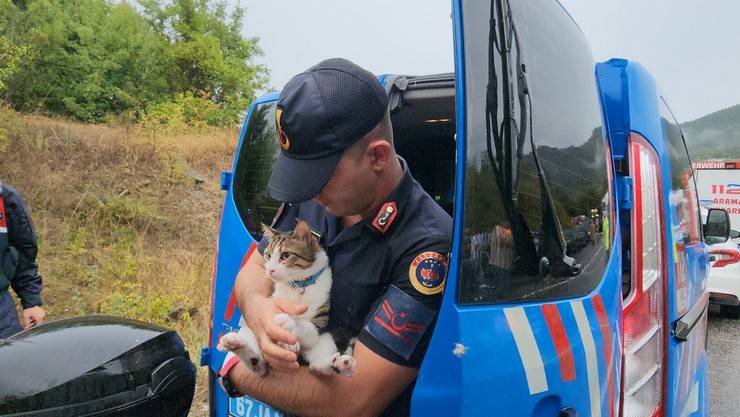 Zonguldak'ta otobüsle kamyonun çarpıştığı kazada 2 kişi öldü, 23 kişi yaralandı 13