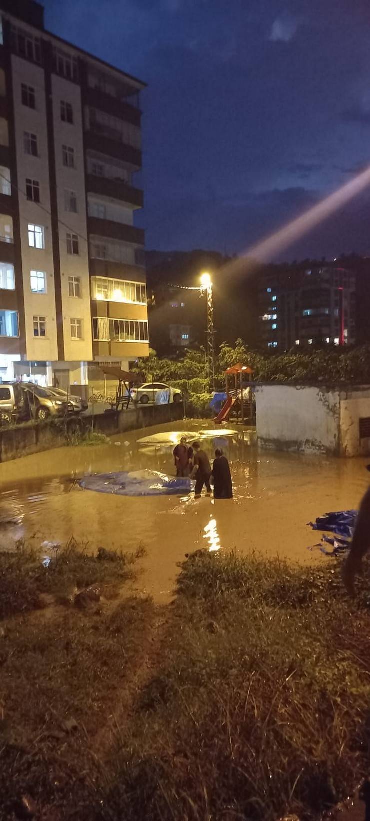 Sürmene'de sağanak; cadde ve sokaklar suyla doldu 11