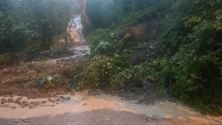 Sürmene'de sağanak; cadde ve sokaklar suyla doldu 6