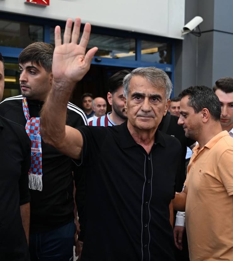 Şenol Güneş’e Trabzon’da coşkulu karşılama 12