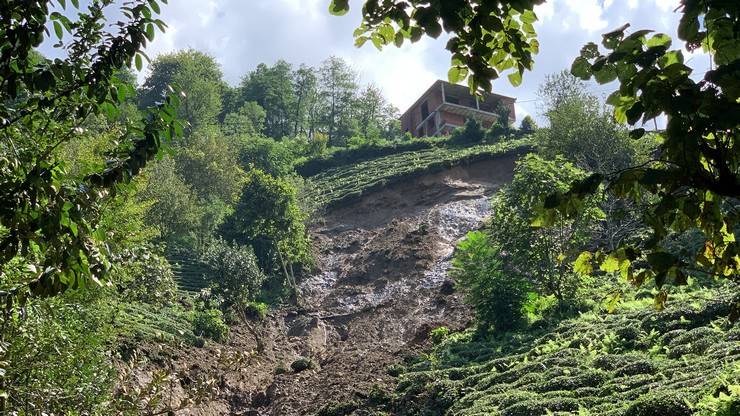 Rize'de sağanağın ardından hasar tespit çalışmaları yürütülüyor 12