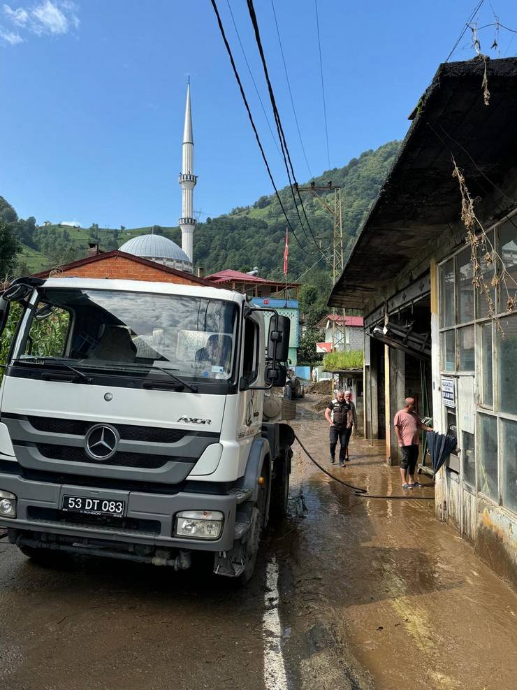 Rize'de sağanağın ardından hasar tespit çalışmaları yürütülüyor 20