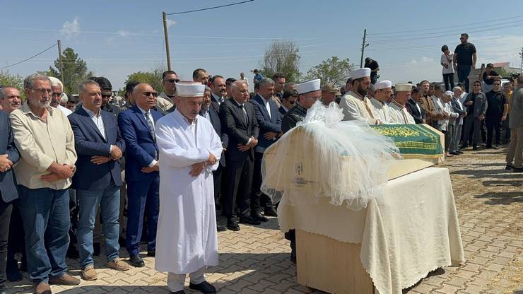 Narin, tabutuna sarılı duvak ve beyaz elbisesiyle son yolculuğuna uğurlandı 13