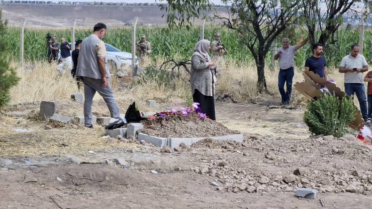 Narin, tabutuna sarılı duvak ve beyaz elbisesiyle son yolculuğuna uğurlandı 22