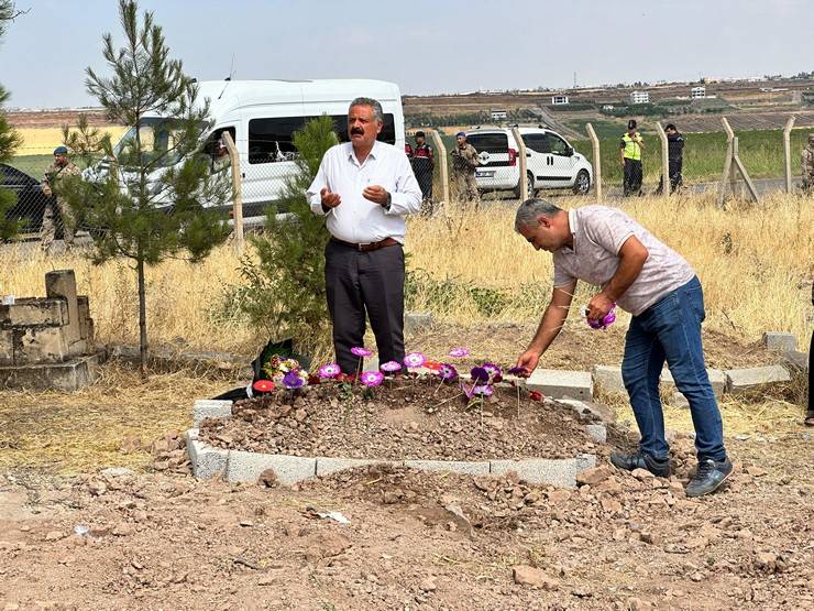 Narin, tabutuna sarılı duvak ve beyaz elbisesiyle son yolculuğuna uğurlandı 25