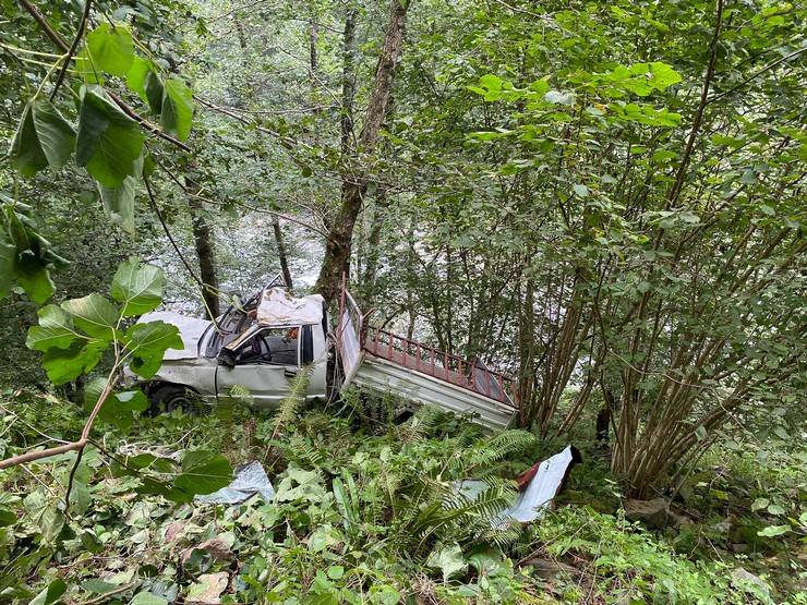 Rize’de uçuruma yuvarlanan kamyonetin sürücüsü öldü 3