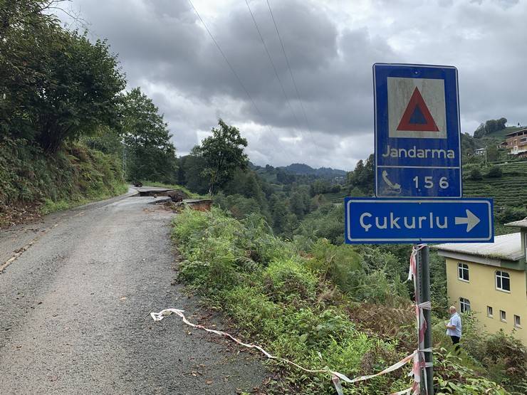 Rize'de selde bahçedeki çayları kurtarma çabası kamerada 6