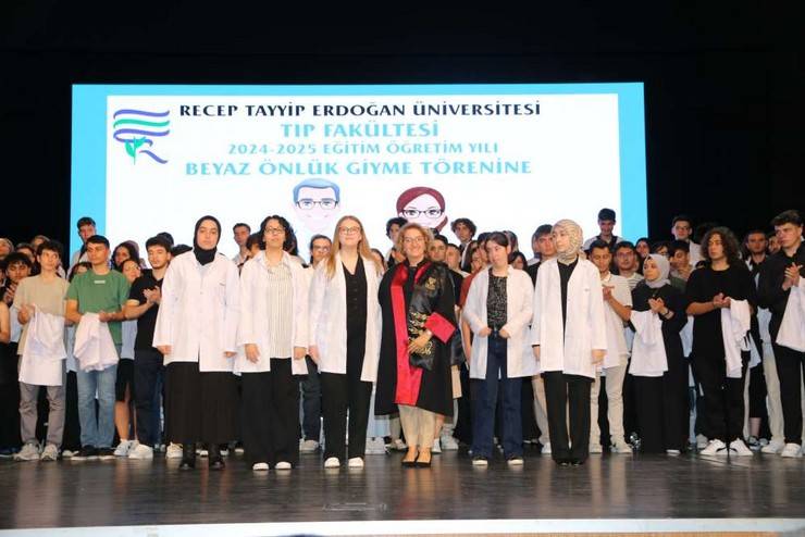 Recep Tayyip Erdoğan Üniversitesi Tıp Fakültesi Öğrencileri Önlüklerini Giydi 10