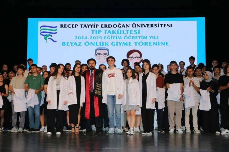 Recep Tayyip Erdoğan Üniversitesi Tıp Fakültesi Öğrencileri Önlüklerini Giydi 11