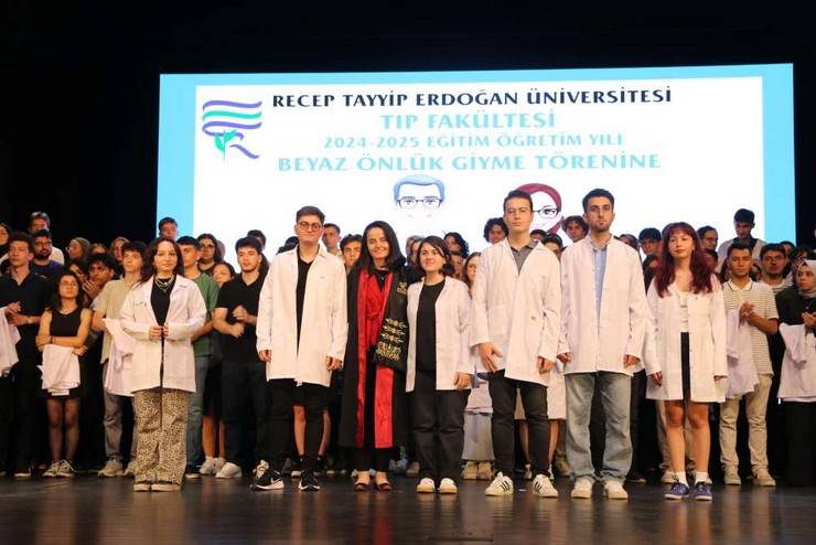 Recep Tayyip Erdoğan Üniversitesi Tıp Fakültesi Öğrencileri Önlüklerini Giydi 12