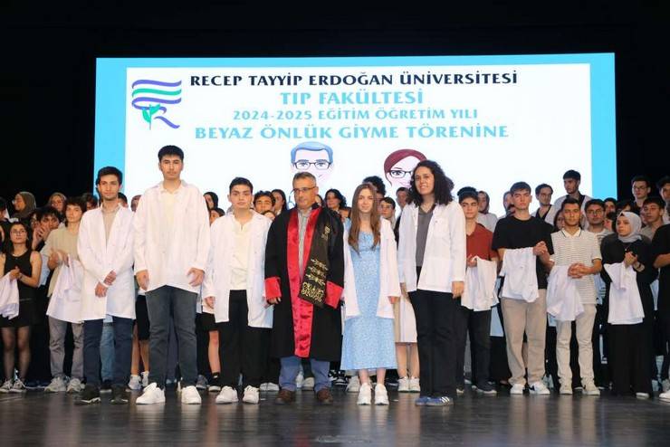 Recep Tayyip Erdoğan Üniversitesi Tıp Fakültesi Öğrencileri Önlüklerini Giydi 13