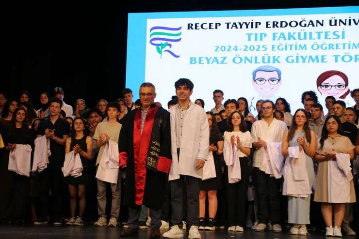 Recep Tayyip Erdoğan Üniversitesi Tıp Fakültesi Öğrencileri Önlüklerini Giydi 14