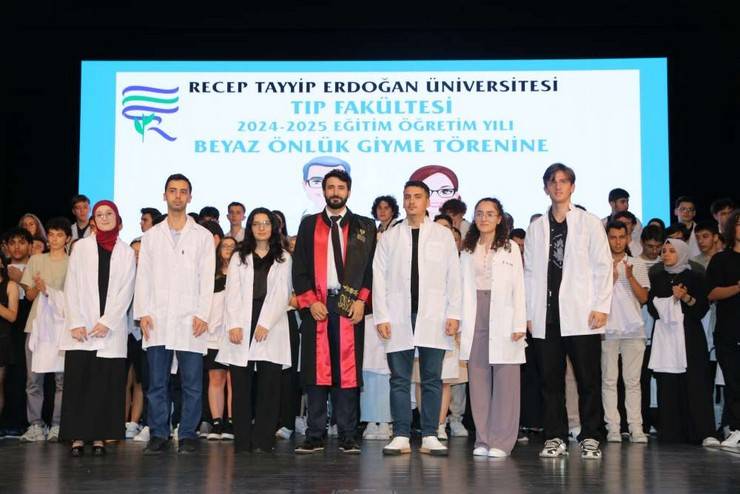 Recep Tayyip Erdoğan Üniversitesi Tıp Fakültesi Öğrencileri Önlüklerini Giydi 17