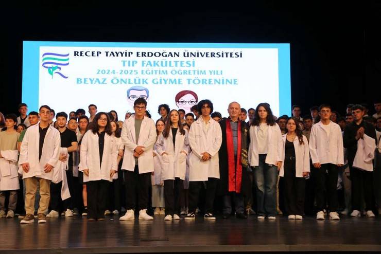 Recep Tayyip Erdoğan Üniversitesi Tıp Fakültesi Öğrencileri Önlüklerini Giydi 18