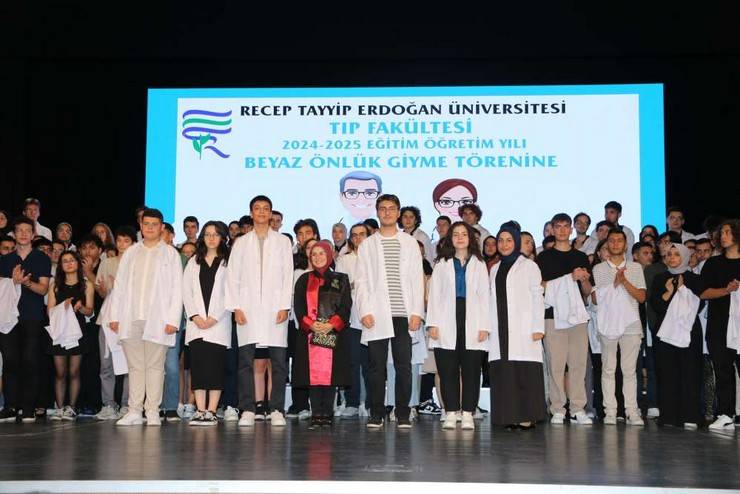 Recep Tayyip Erdoğan Üniversitesi Tıp Fakültesi Öğrencileri Önlüklerini Giydi 19