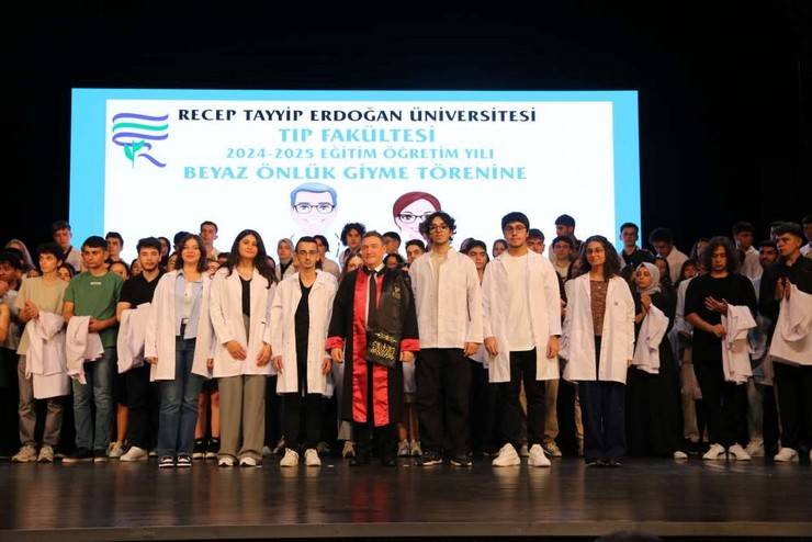 Recep Tayyip Erdoğan Üniversitesi Tıp Fakültesi Öğrencileri Önlüklerini Giydi 21