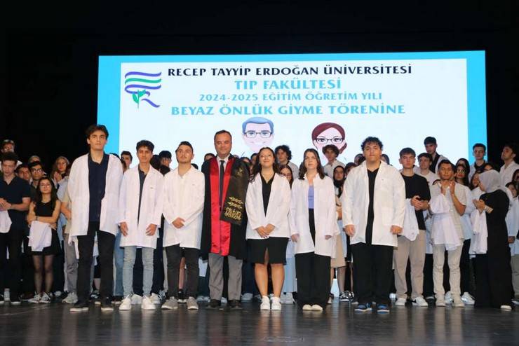 Recep Tayyip Erdoğan Üniversitesi Tıp Fakültesi Öğrencileri Önlüklerini Giydi 23