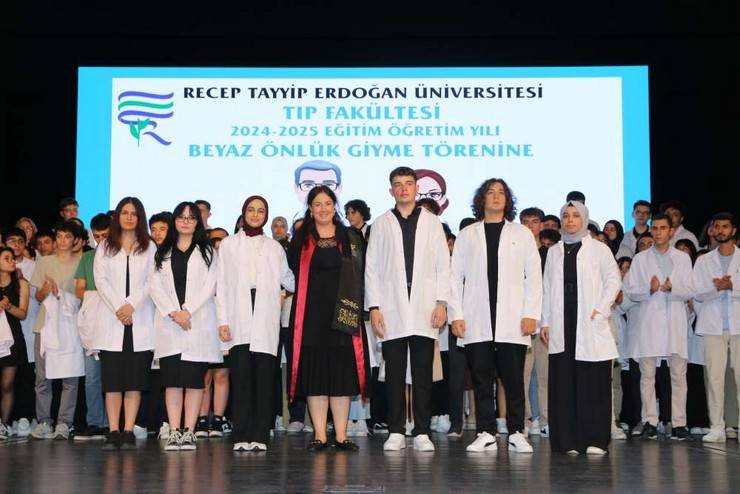 Recep Tayyip Erdoğan Üniversitesi Tıp Fakültesi Öğrencileri Önlüklerini Giydi 26