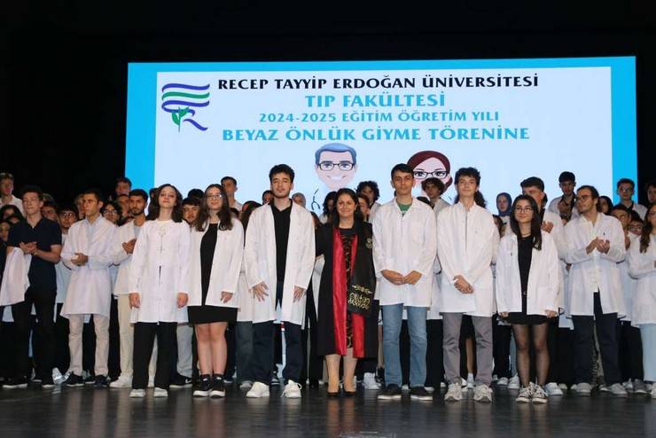 Recep Tayyip Erdoğan Üniversitesi Tıp Fakültesi Öğrencileri Önlüklerini Giydi 28