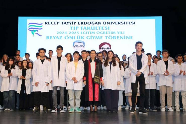 Recep Tayyip Erdoğan Üniversitesi Tıp Fakültesi Öğrencileri Önlüklerini Giydi 29