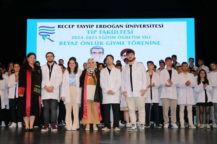 Recep Tayyip Erdoğan Üniversitesi Tıp Fakültesi Öğrencileri Önlüklerini Giydi 30