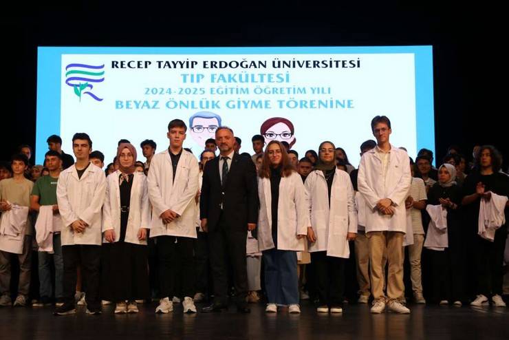 Recep Tayyip Erdoğan Üniversitesi Tıp Fakültesi Öğrencileri Önlüklerini Giydi 4