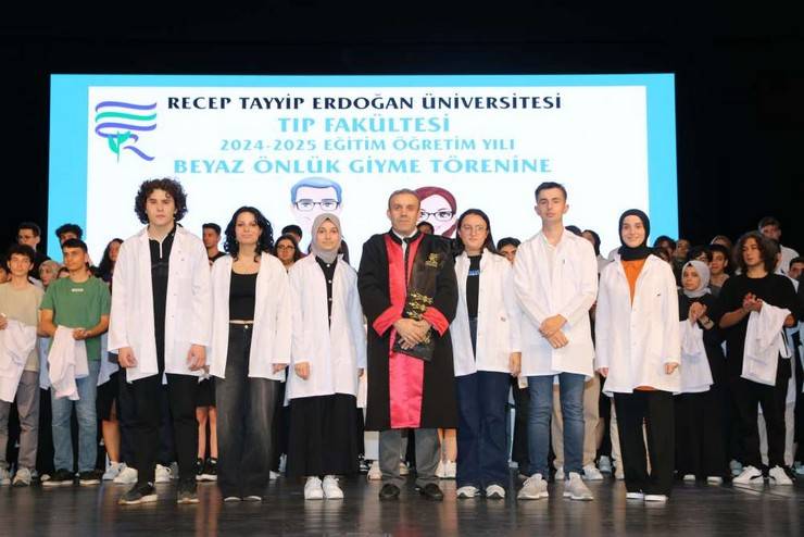 Recep Tayyip Erdoğan Üniversitesi Tıp Fakültesi Öğrencileri Önlüklerini Giydi 5