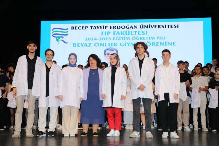 Recep Tayyip Erdoğan Üniversitesi Tıp Fakültesi Öğrencileri Önlüklerini Giydi 6