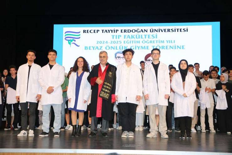 Recep Tayyip Erdoğan Üniversitesi Tıp Fakültesi Öğrencileri Önlüklerini Giydi 7