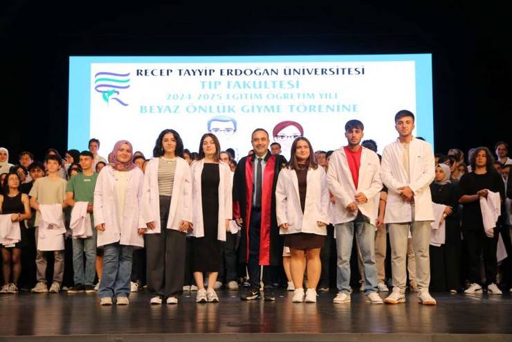 Recep Tayyip Erdoğan Üniversitesi Tıp Fakültesi Öğrencileri Önlüklerini Giydi 8