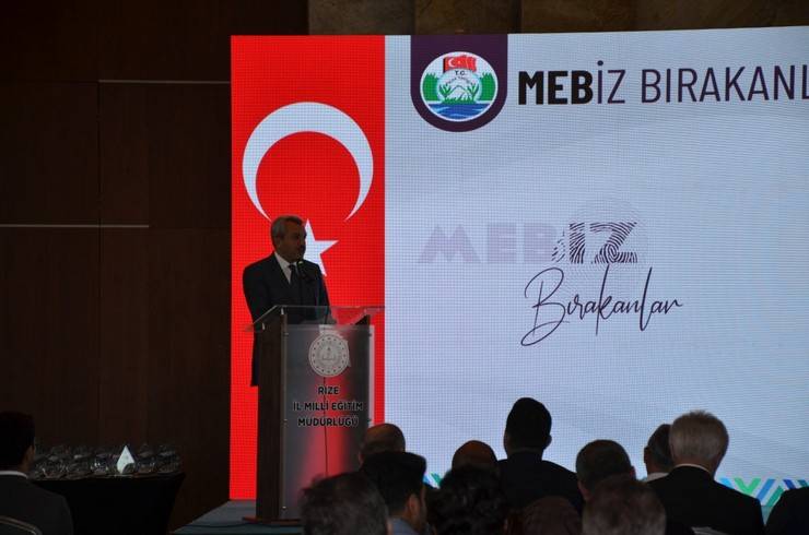 Rize'de Bir İlk: İz Bırakanlar Ödül Töreni Gerçekleştirildi 16