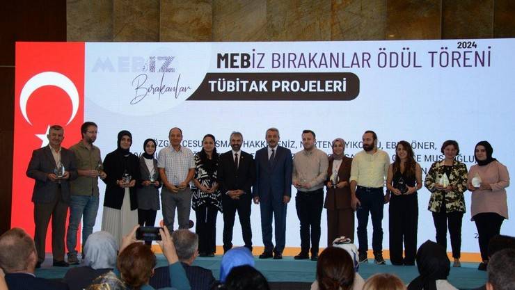 Rize'de Bir İlk: İz Bırakanlar Ödül Töreni Gerçekleştirildi 18