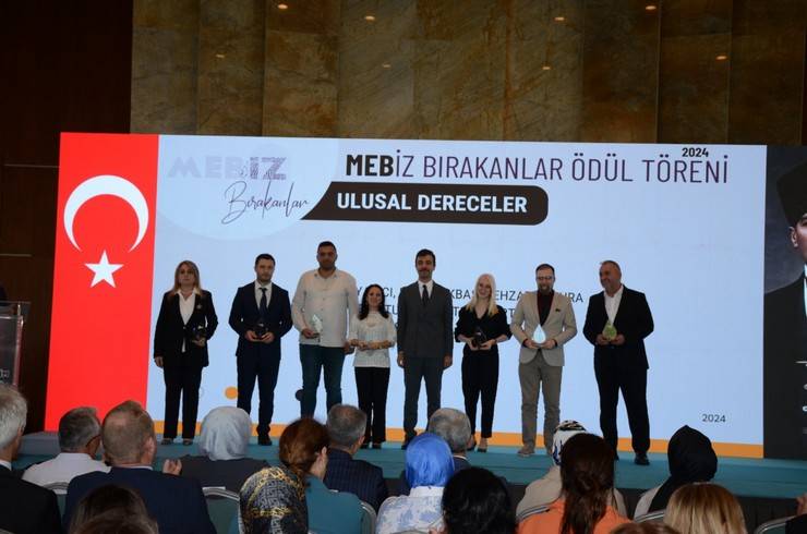 Rize'de Bir İlk: İz Bırakanlar Ödül Töreni Gerçekleştirildi 24