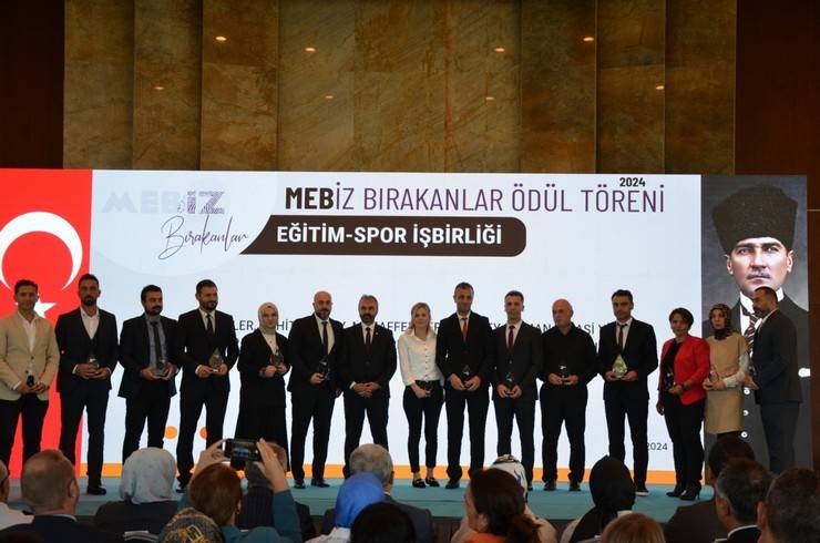 Rize'de Bir İlk: İz Bırakanlar Ödül Töreni Gerçekleştirildi 25