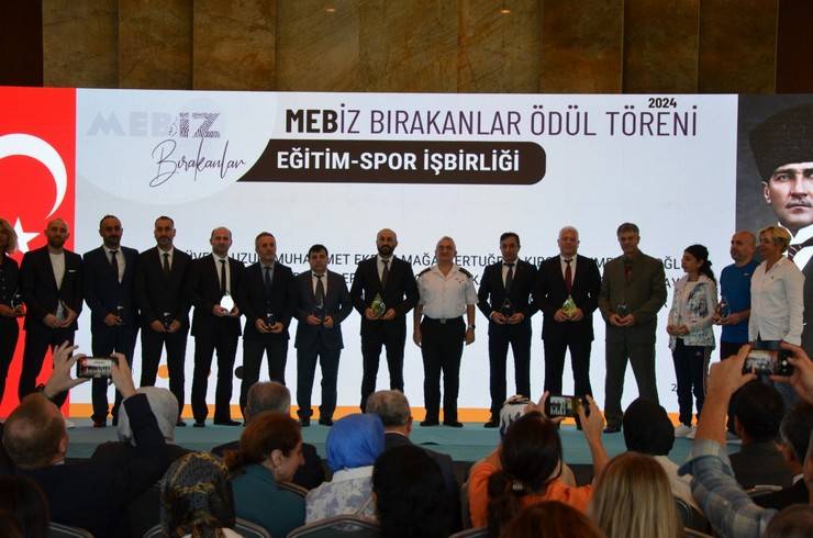 Rize'de Bir İlk: İz Bırakanlar Ödül Töreni Gerçekleştirildi 26