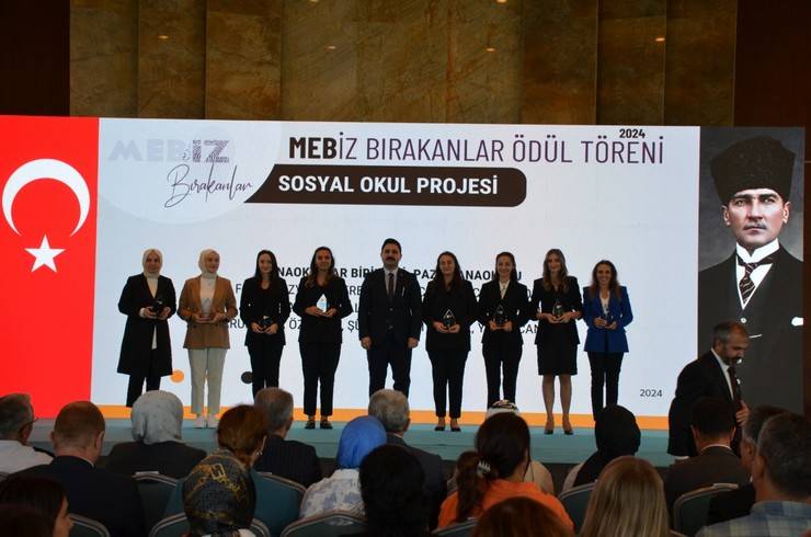 Rize'de Bir İlk: İz Bırakanlar Ödül Töreni Gerçekleştirildi 27