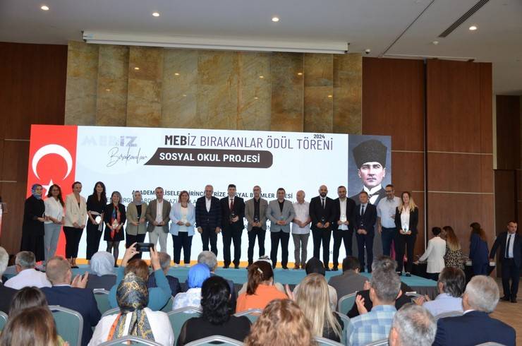 Rize'de Bir İlk: İz Bırakanlar Ödül Töreni Gerçekleştirildi 32