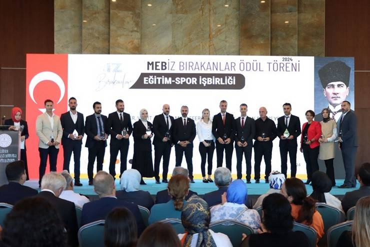 Rize'de Bir İlk: İz Bırakanlar Ödül Töreni Gerçekleştirildi 54