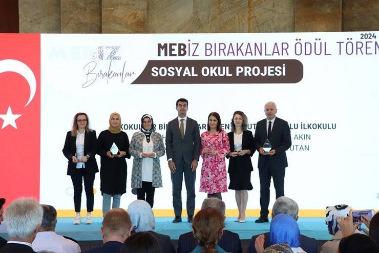 Rize'de Bir İlk: İz Bırakanlar Ödül Töreni Gerçekleştirildi 57