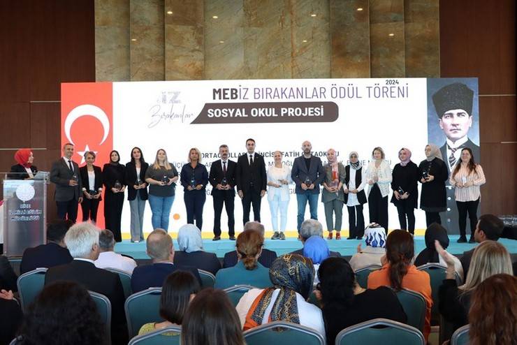 Rize'de Bir İlk: İz Bırakanlar Ödül Töreni Gerçekleştirildi 58