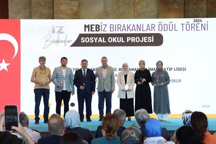 Rize'de Bir İlk: İz Bırakanlar Ödül Töreni Gerçekleştirildi 60