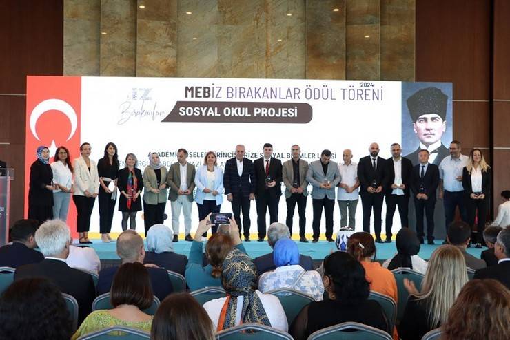 Rize'de Bir İlk: İz Bırakanlar Ödül Töreni Gerçekleştirildi 61