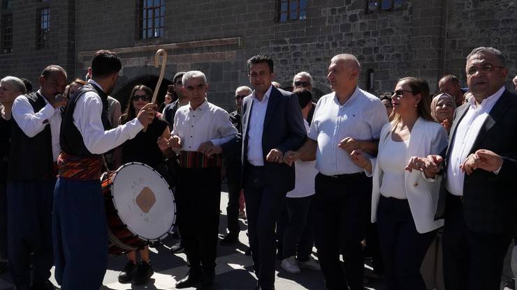 Rize Diyarbakır arası Kardeşlik Köprüsü kuruldu. Fındıklı Belediyesi ile Sur Belediyesi kardeş belediye oldu 11