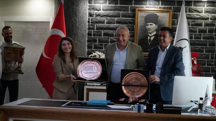 Rize Diyarbakır arası Kardeşlik Köprüsü kuruldu. Fındıklı Belediyesi ile Sur Belediyesi kardeş belediye oldu 14