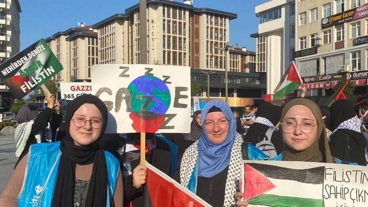 Rize’de “Direnişin Simgesi Gazze Yürüyüşü” sloganıyla Filistin'e destek yürüyüşü gerçekleştirildi 10