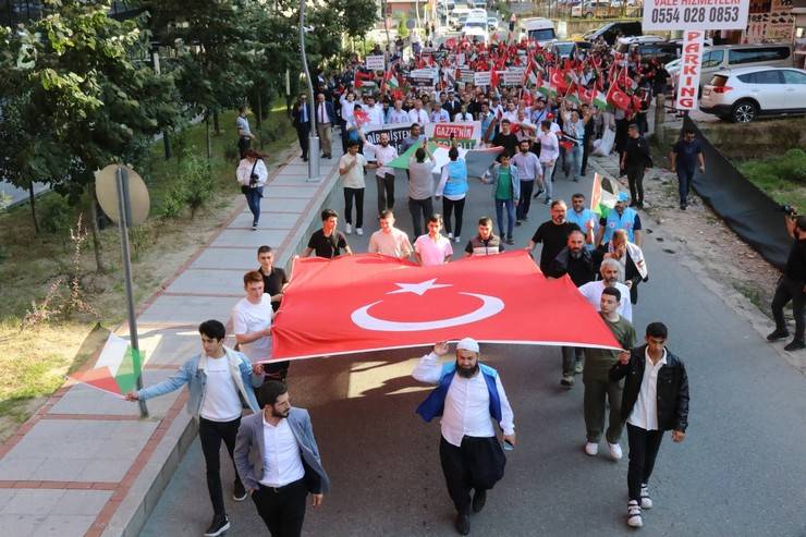 Rize’de “Direnişin Simgesi Gazze Yürüyüşü” sloganıyla Filistin'e destek yürüyüşü gerçekleştirildi 12